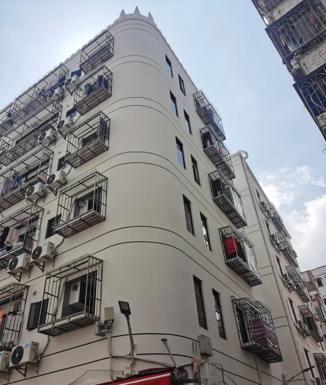 深圳自建房焕新|外立面翻新、门窗水电安装与公寓宿舍改造全攻略